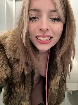 LoraaDoll live sex cam