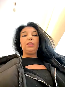 Tisha_Busty live sex cam