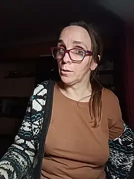 Dettybitch40 live sex cam