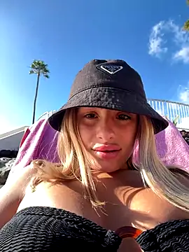 SophieVJ's cam snapshot