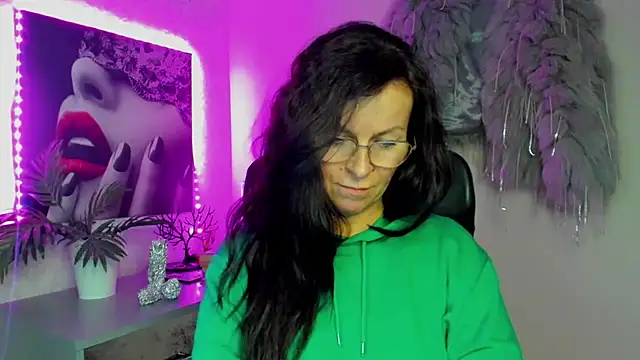 HelenLuxx live sex cam