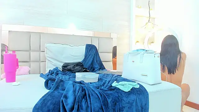 valirya_devote's cam snapshot