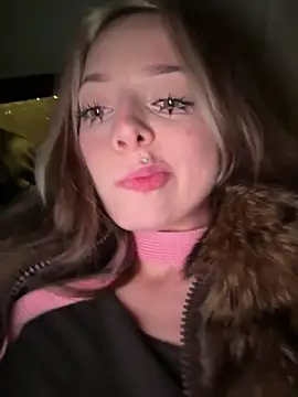 LoraaDoll live sex cam