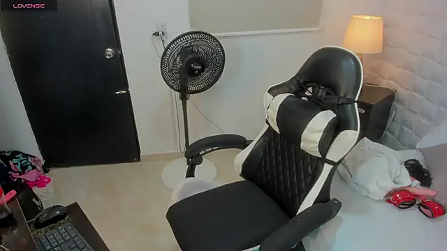 yulitza1025 live sex cam