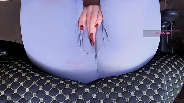 Cameltoe_squirt_inPants live sex cam