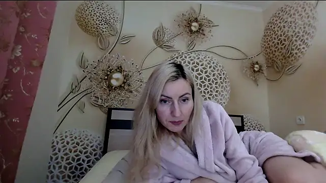 Yourrealgirl's cam snapshot