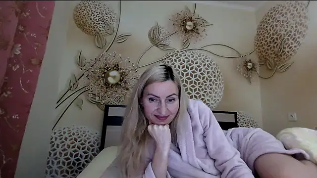 Yourrealgirl's cam snapshot