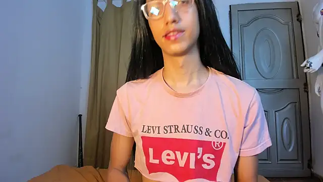 CharlotteLauren live sex cam