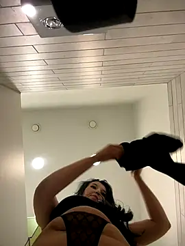 Tisha_Busty live sex cam