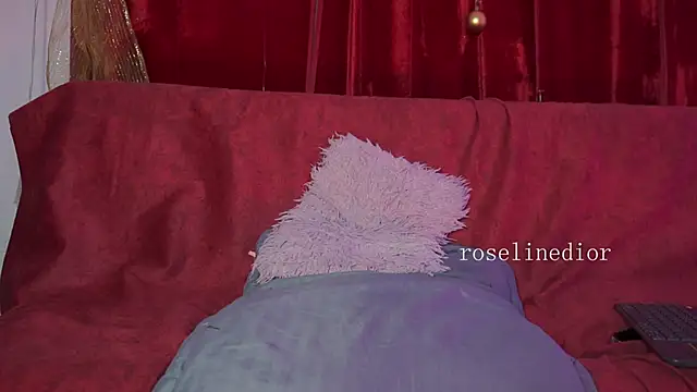 roselinedior live sex cam