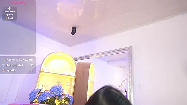 elasummer live sex cam