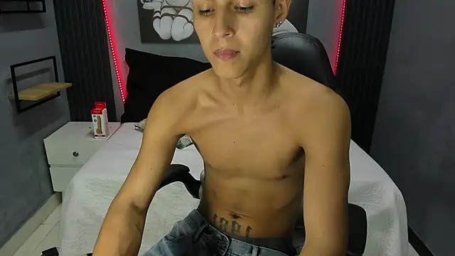 Ethan_Jamees live sex cam