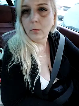 BecciDeluxe live sex cam