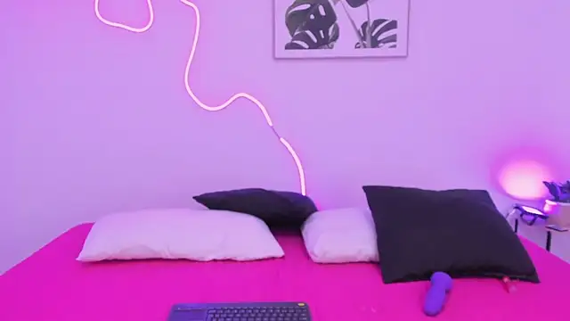 TinyCurlQueen's cam snapshot