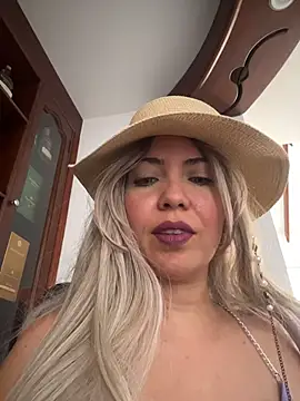 IsaSantoDomingo's cam snapshot