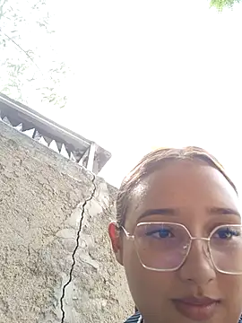 young_dairy01's cam snapshot