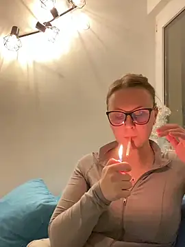 YoungJoyce's cam snapshot