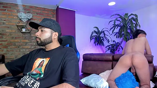 HotThreesoome's cam snapshot