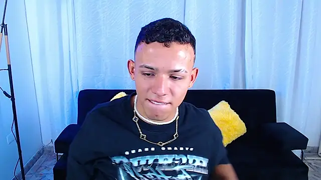 Jakee_18 live sex cam
