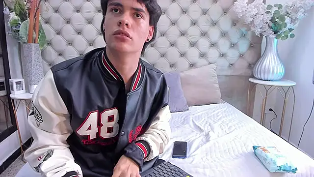 BenitoSaenz live sex cam