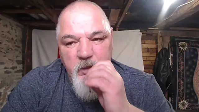 Newfiesausage1972's cam snapshot