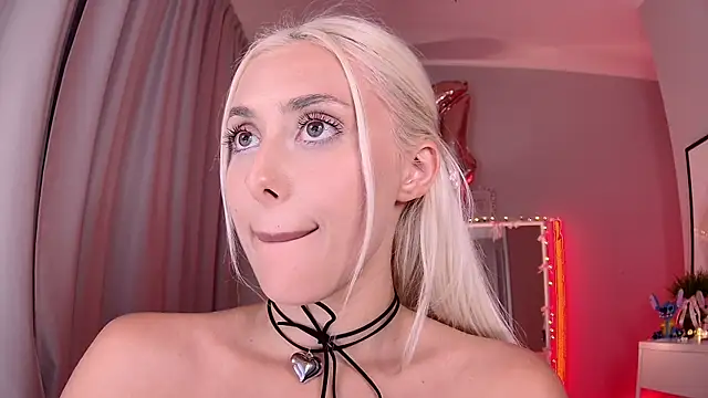 LoryWood live sex cam