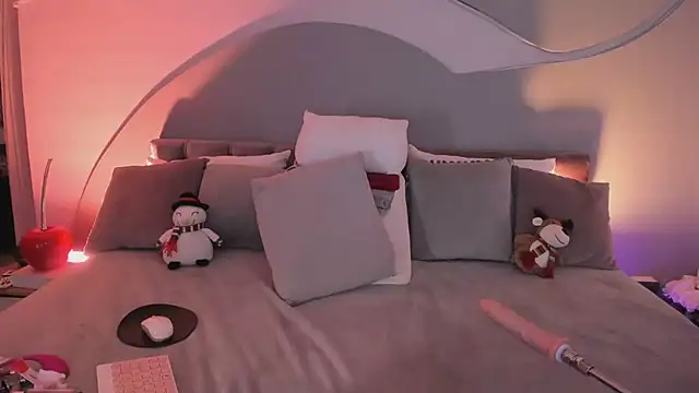 Nicolle_W's cam snapshot