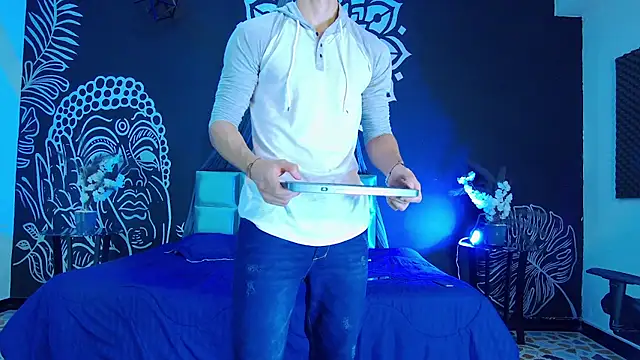 AlessioVitale live sex cam