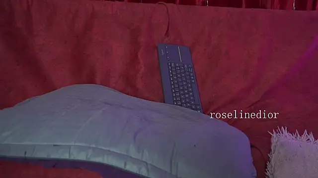 roselinedior live sex cam