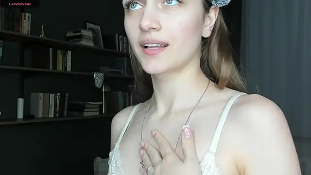 MarinaPoppenhagen's cam snapshot