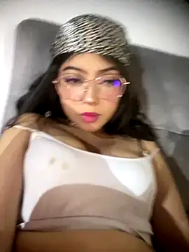 KyliePinkk_'s cam snapshot