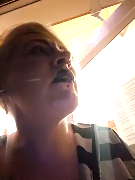 PinkTheHawk's cam snapshot