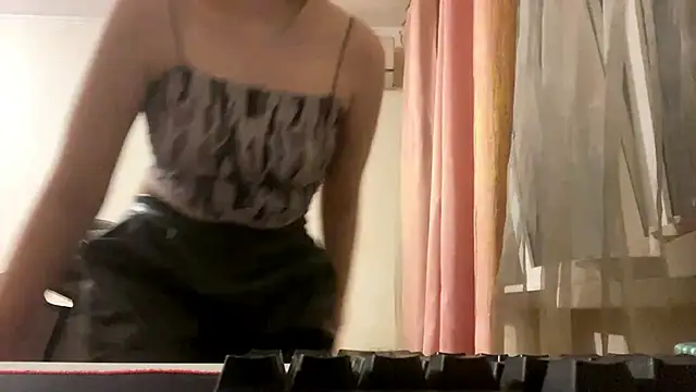 Julie_mayers_'s cam snapshot