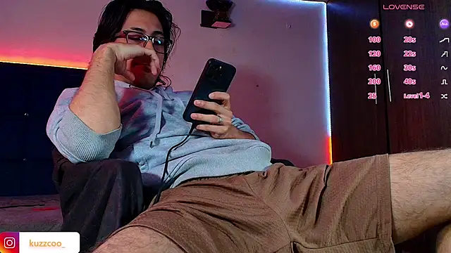 kuzzcoo live sex cam