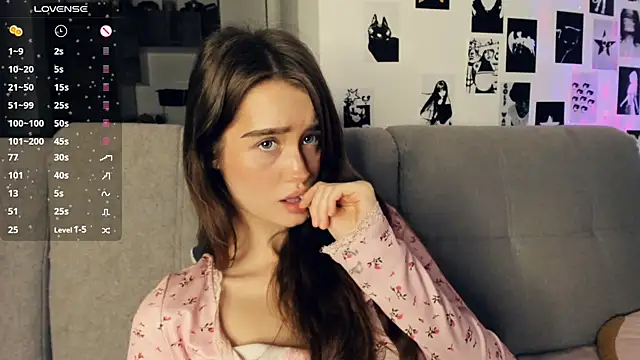 lovelyalivia's cam snapshot