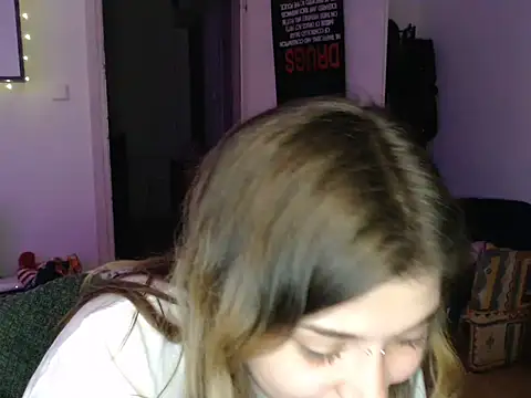 AlienforTwenty's cam snapshot