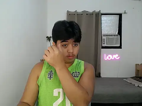 Hugecock2hundle_intown live sex cam