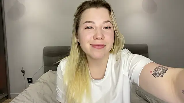 Embersweetbunny's cam snapshot