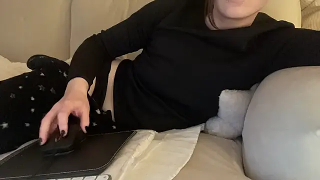 ijustturned18today's cam snapshot