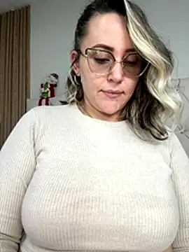 CurvyLust_x's cam snapshot