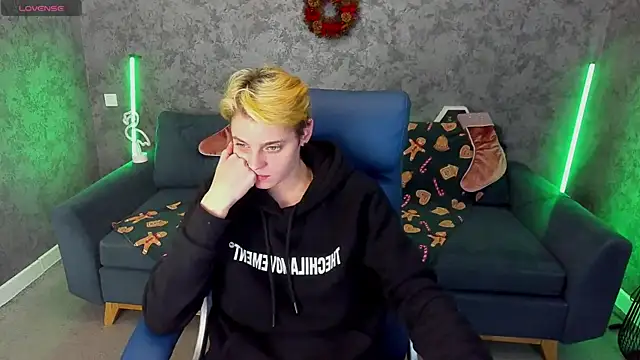 RoxyFlamee's cam snapshot