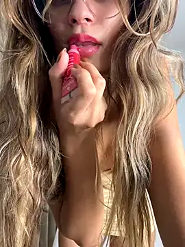 cuteluci_'s cam snapshot