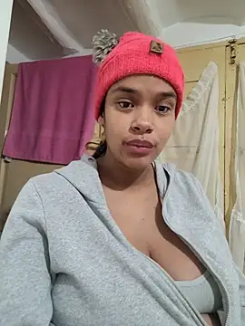 kyliecastell's cam snapshot