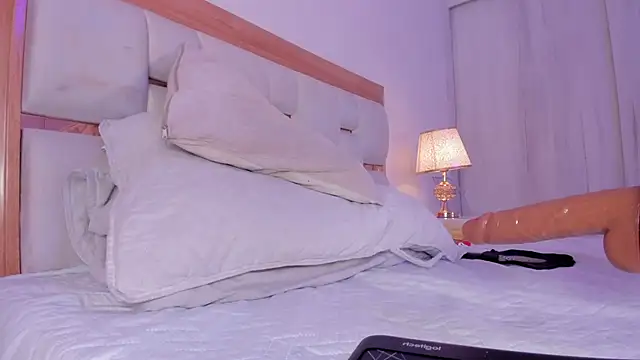 mia_hank's cam snapshot