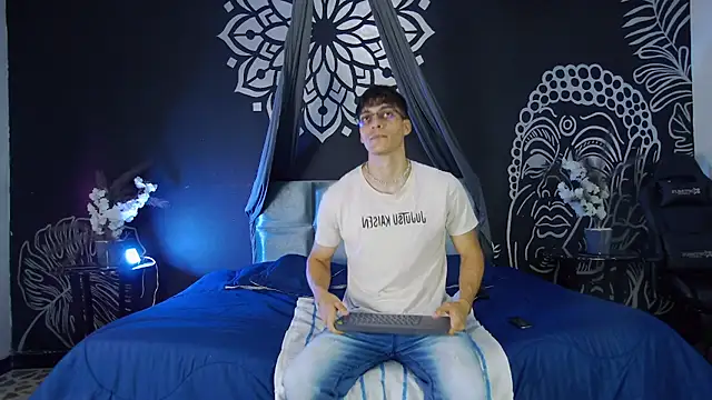 AlessioVitale live sex cam