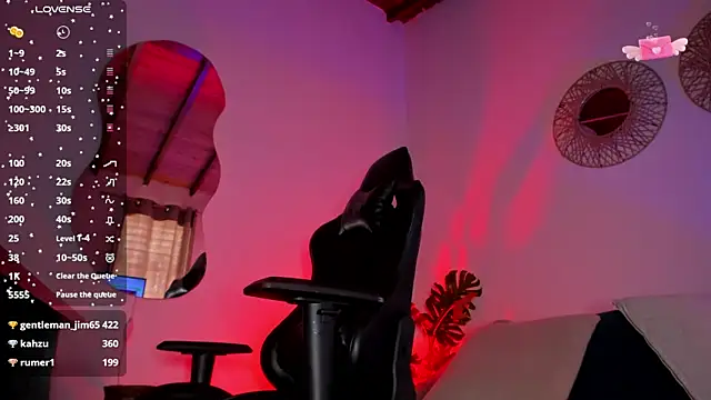 laura-hills18's cam snapshot