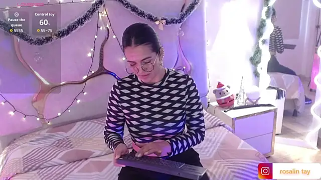 Rosalind_tay's cam snapshot