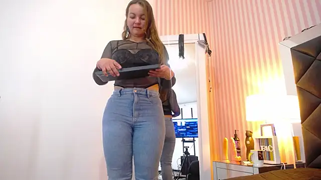 ViictoriaJones_'s cam snapshot