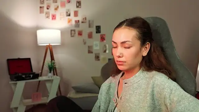 branchwithflowerss's cam snapshot