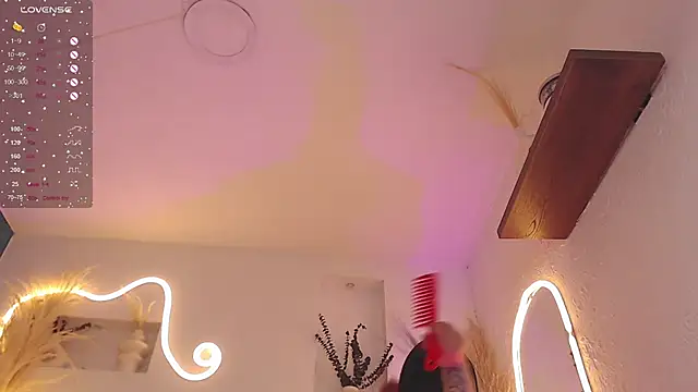 ViolettaHotLatin_'s cam snapshot